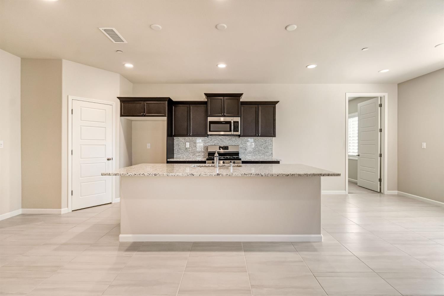 642 Stone Crest Ave, Madera, CA 93636