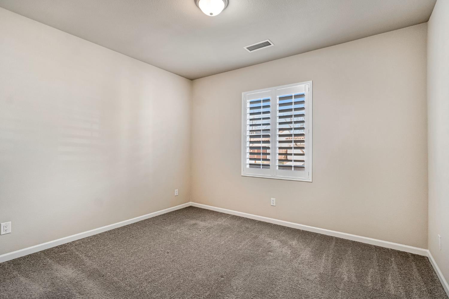 642 Stone Crest Ave, Madera, CA 93636