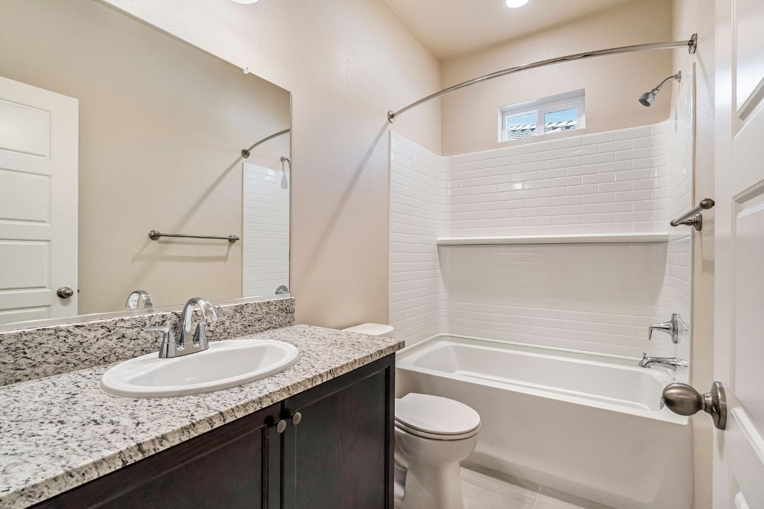 642 Stone Crest Ave, Madera, CA 93636