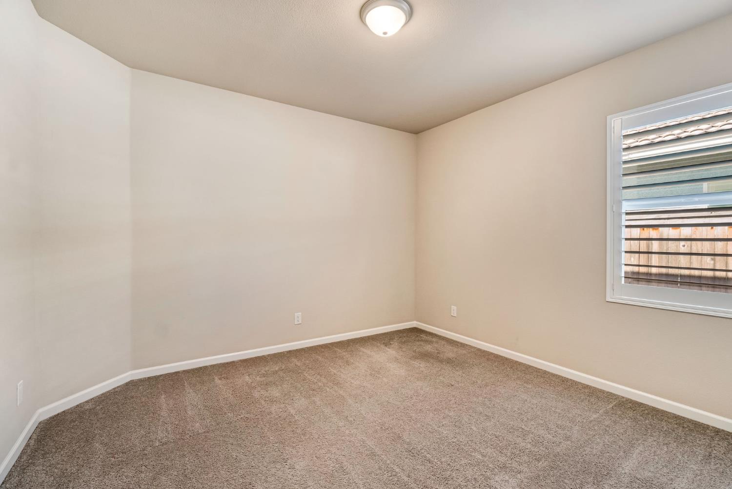 642 Stone Crest Ave, Madera, CA 93636