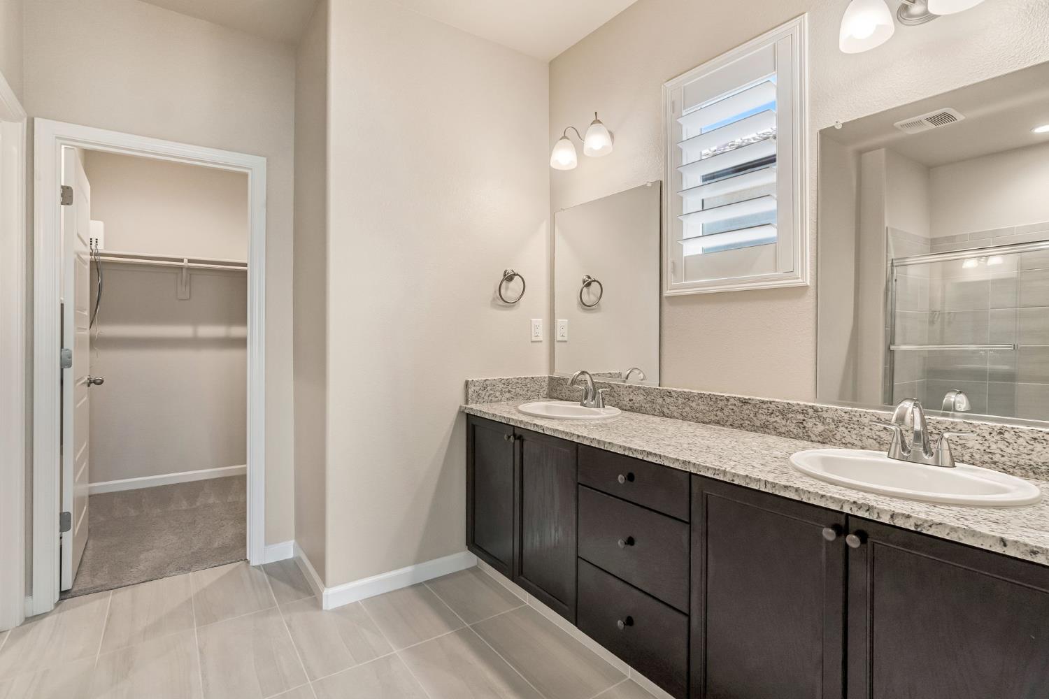 642 Stone Crest Ave, Madera, CA 93636