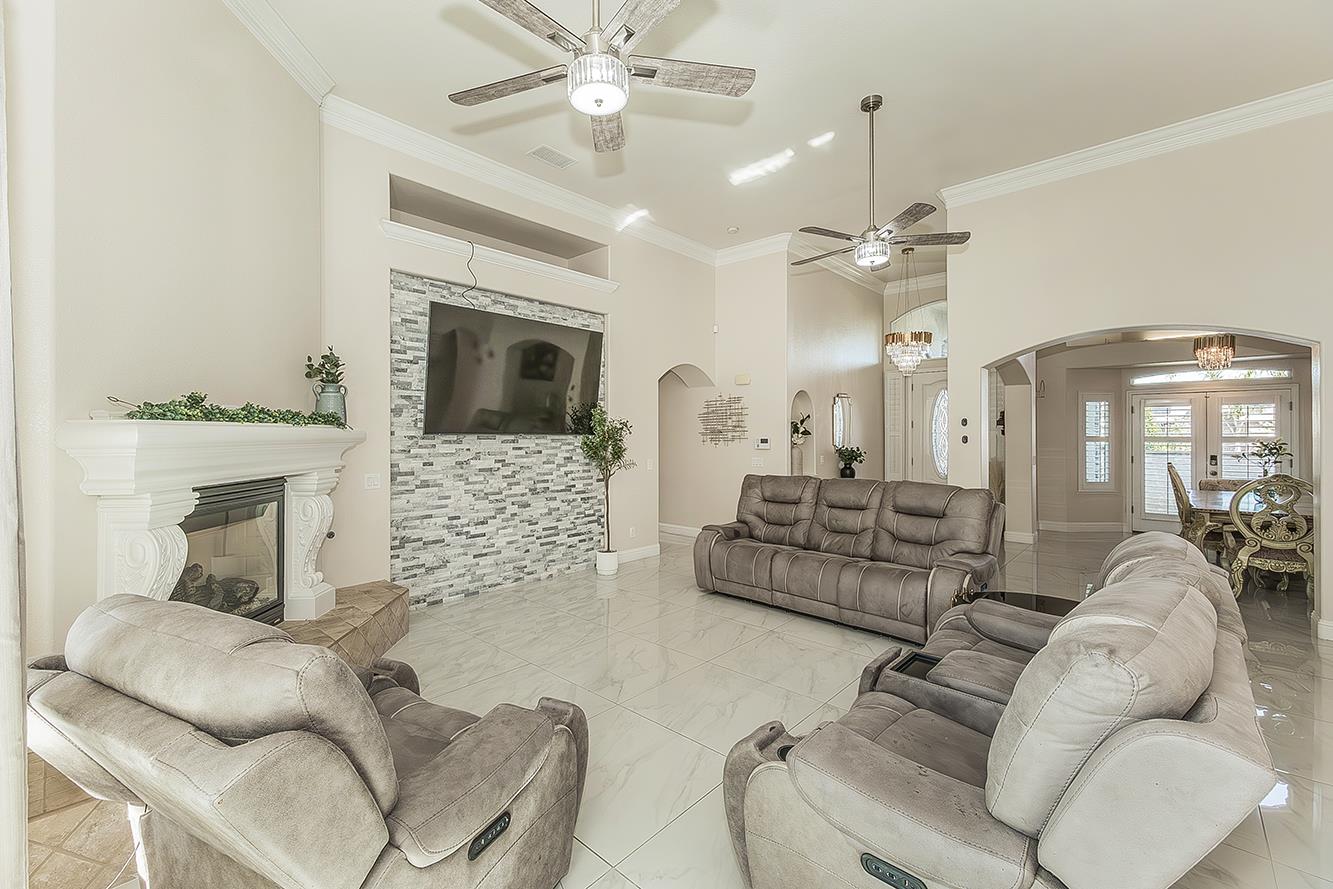 2888 Ashcroft Ave, Clovis, CA 93611