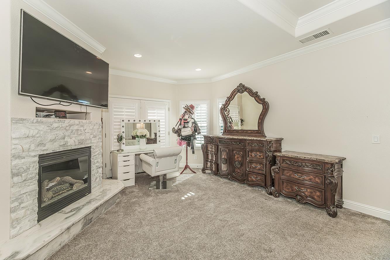 2888 Ashcroft Ave, Clovis, CA 93611