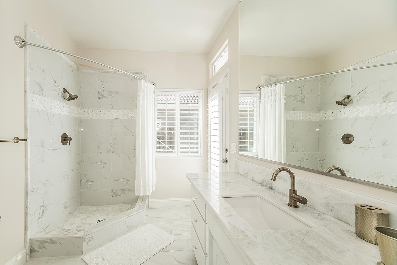 2888 Ashcroft Ave, Clovis, CA 93611