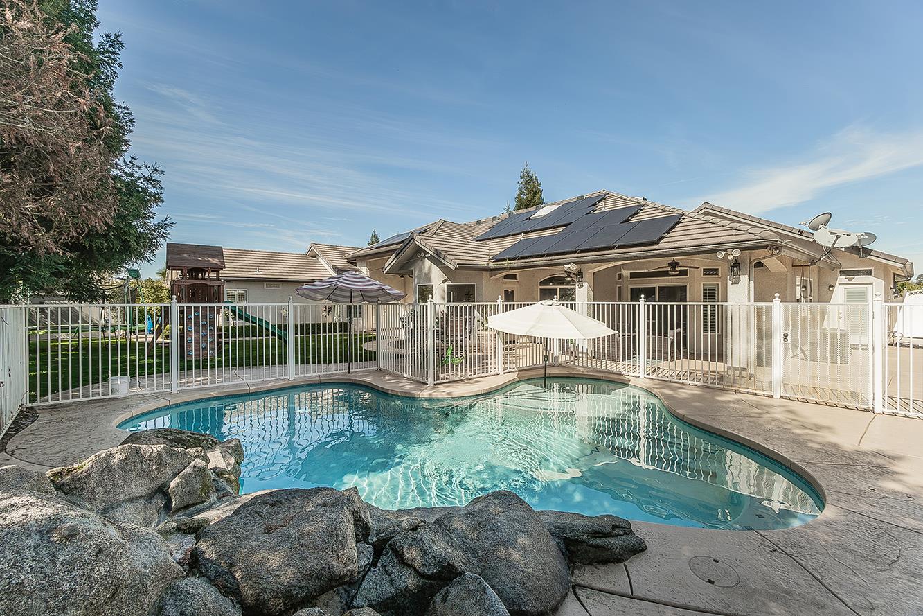 2888 Ashcroft Ave, Clovis, CA 93611