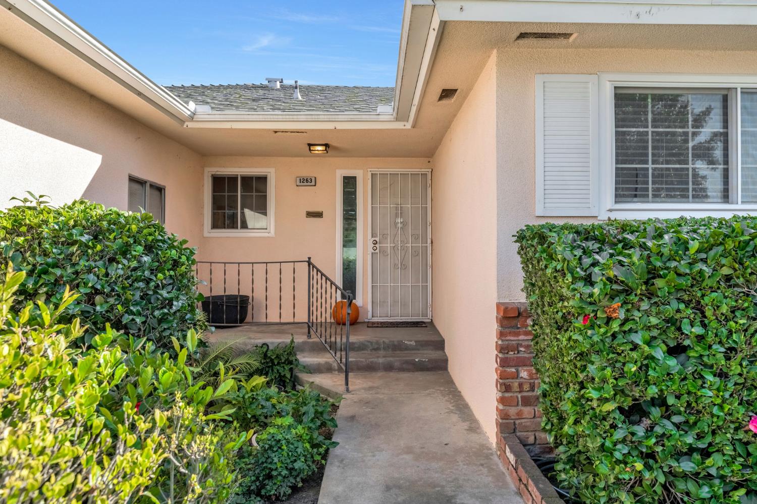 1263 E Ellery Ave, Fresno, CA 93710