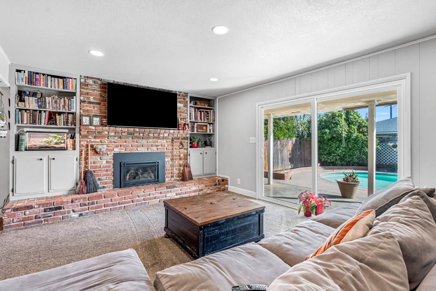 1263 E Ellery Ave, Fresno, CA 93710