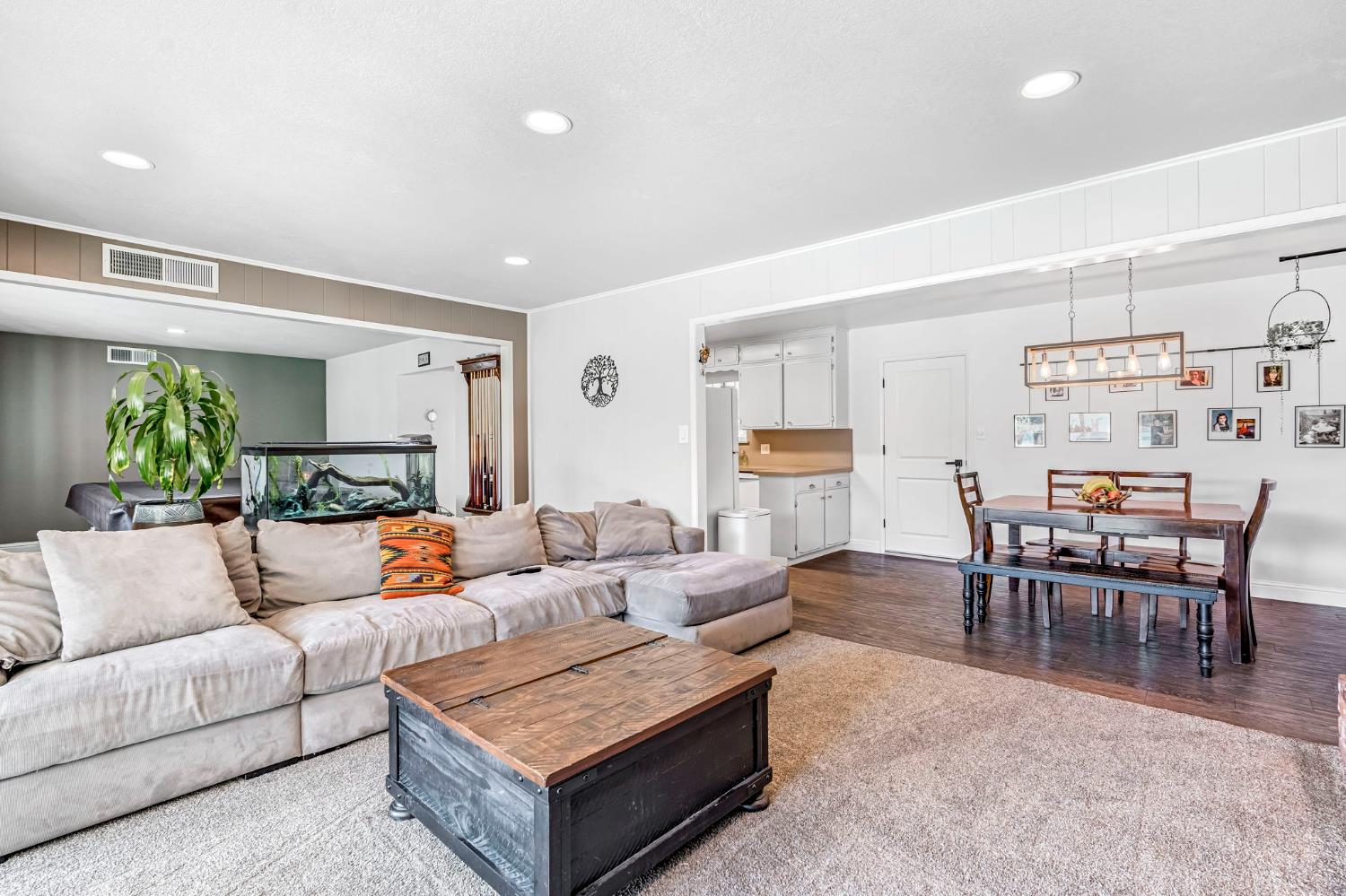 1263 E Ellery Ave, Fresno, CA 93710