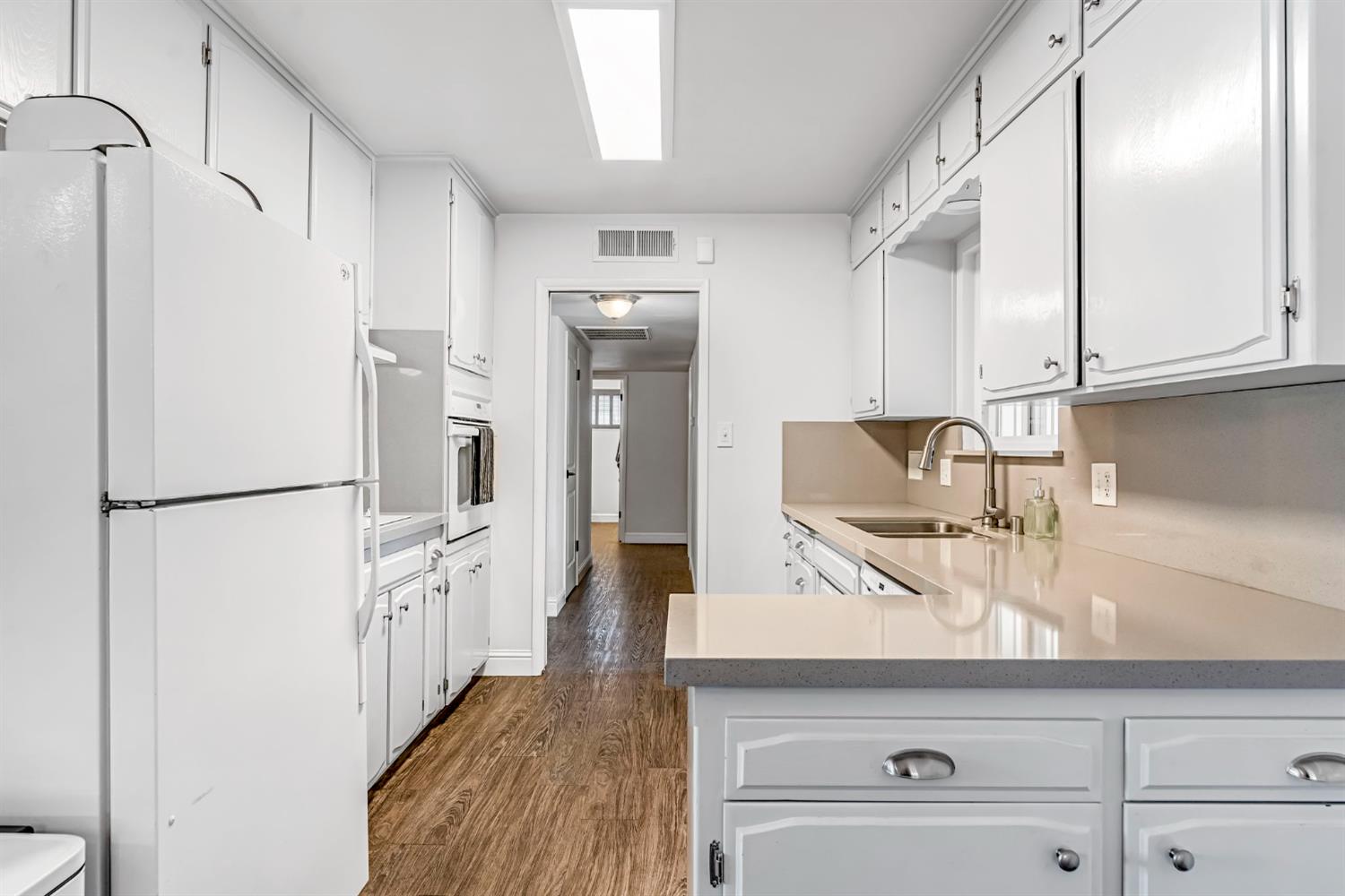 1263 E Ellery Ave, Fresno, CA 93710