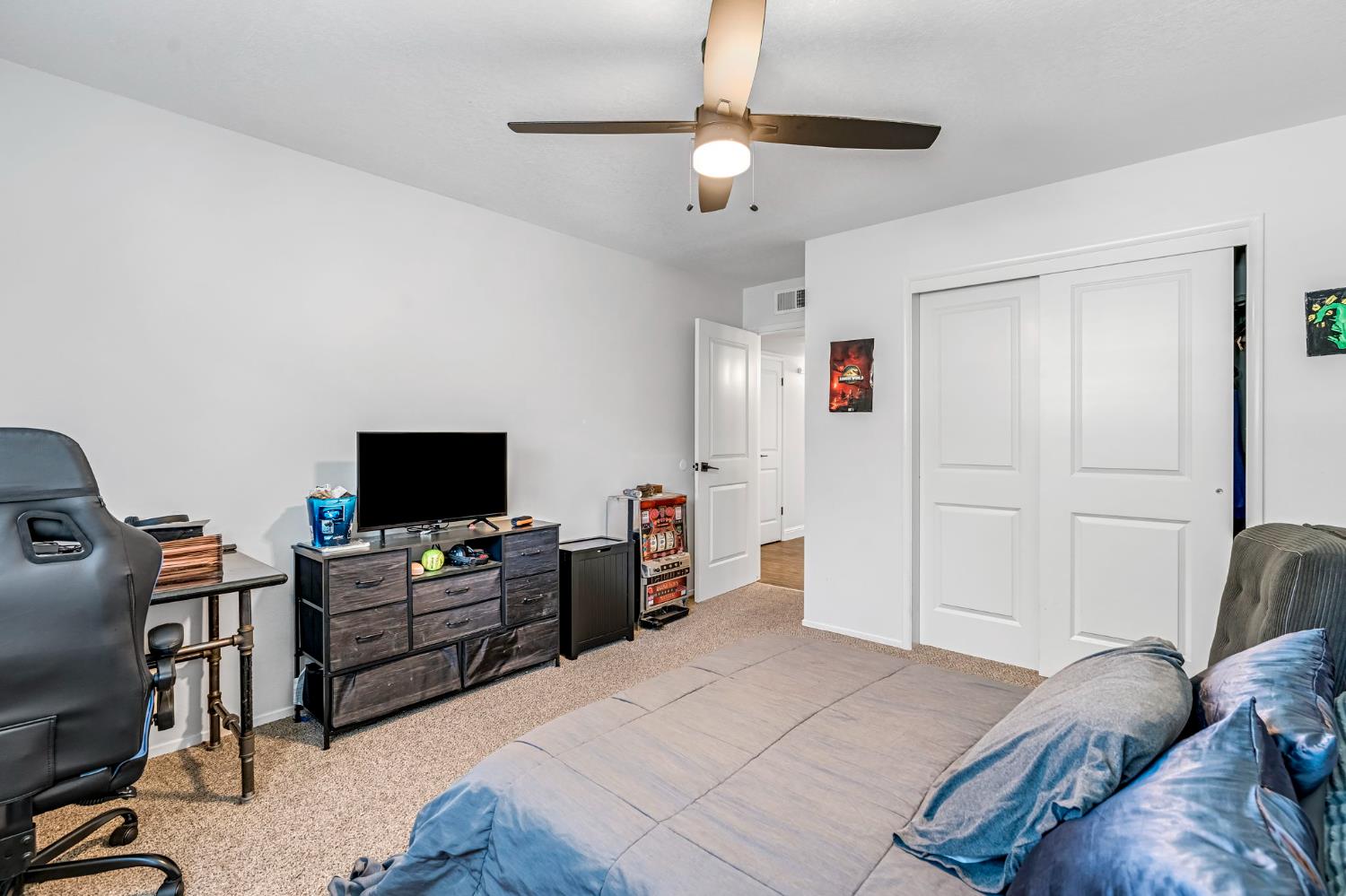 1263 E Ellery Ave, Fresno, CA 93710