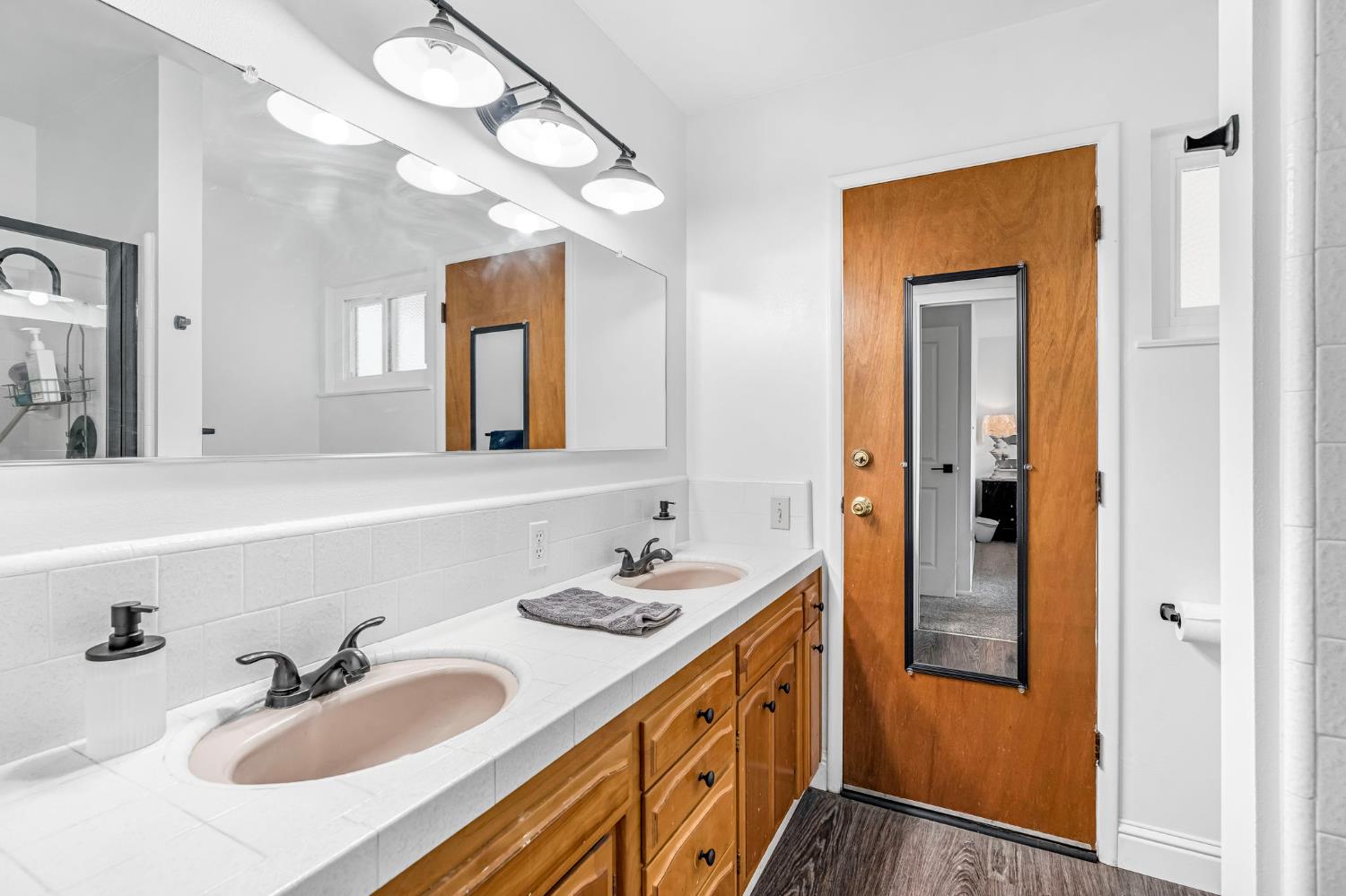 1263 E Ellery Ave, Fresno, CA 93710