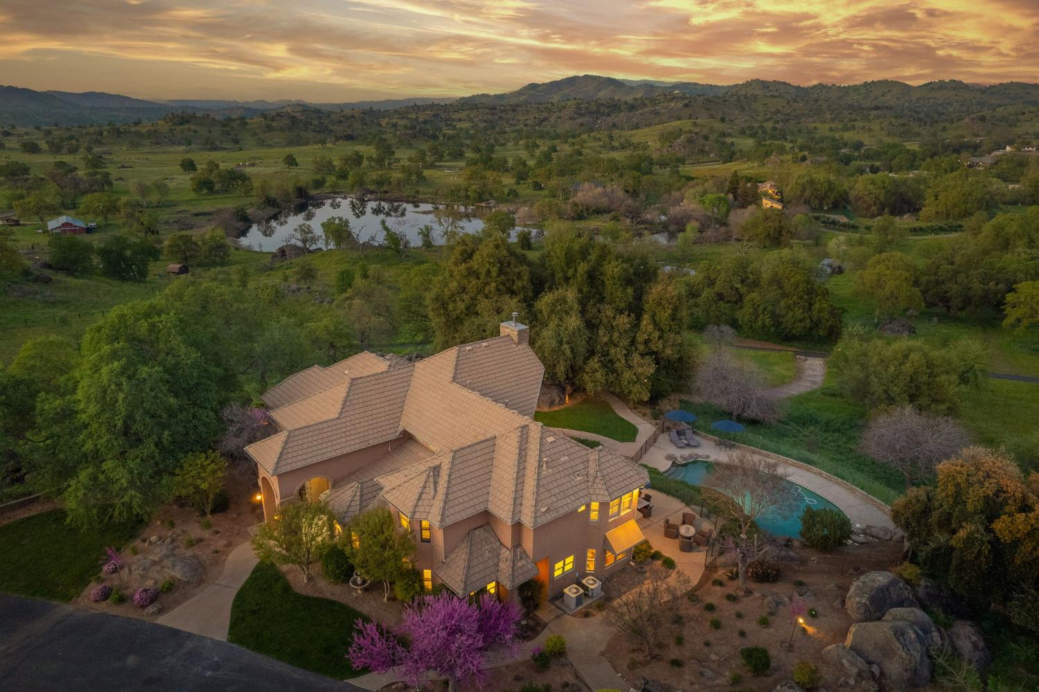 16115 Deer Path Ln, Clovis, CA 93619