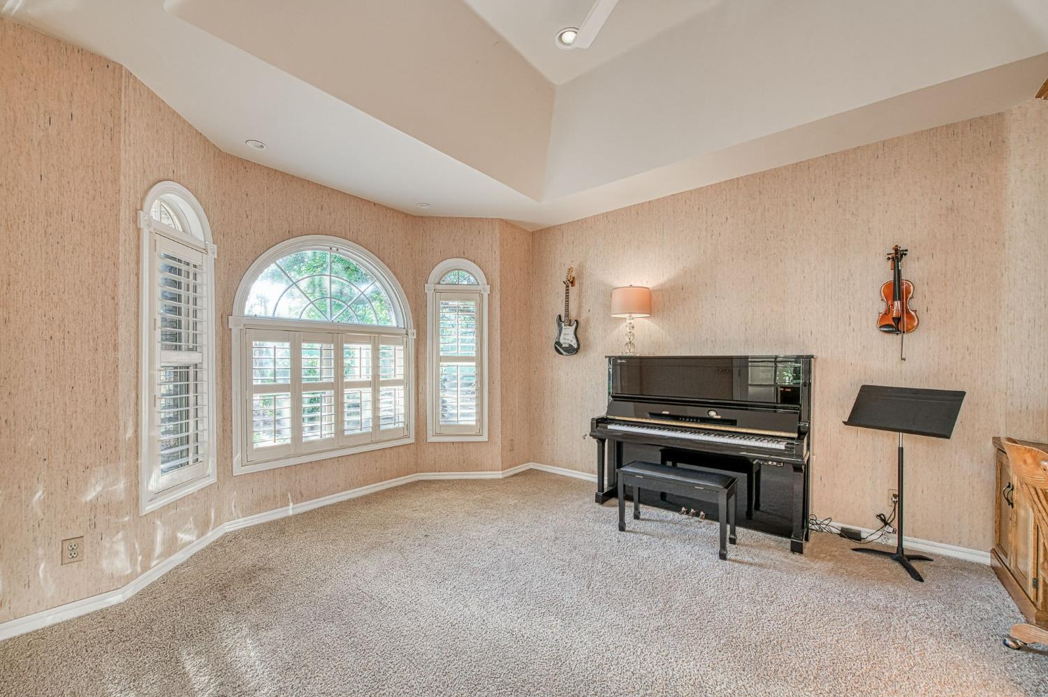 16115 Deer Path Ln, Clovis, CA 93619
