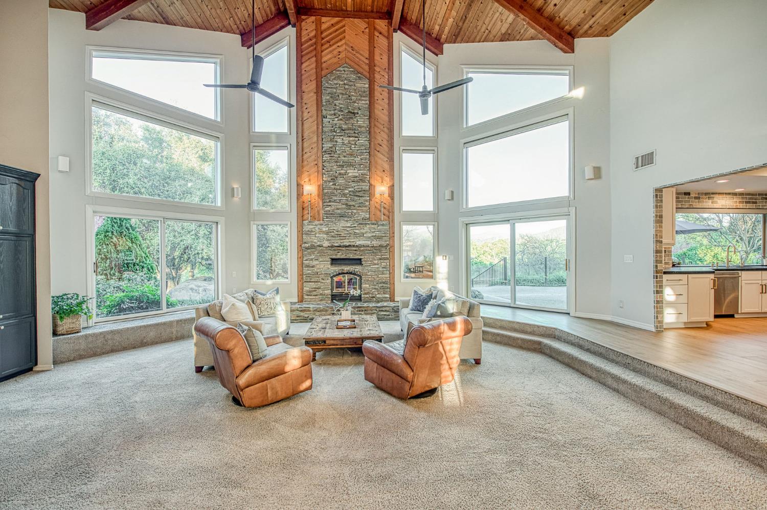 16115 Deer Path Ln, Clovis, CA 93619