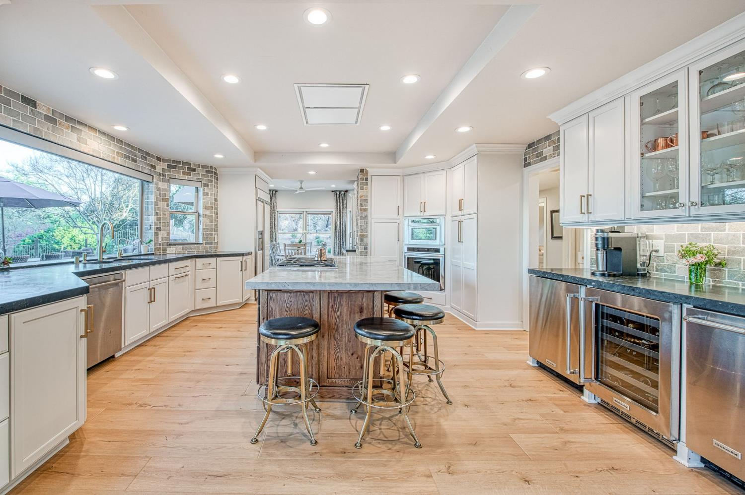 16115 Deer Path Ln, Clovis, CA 93619