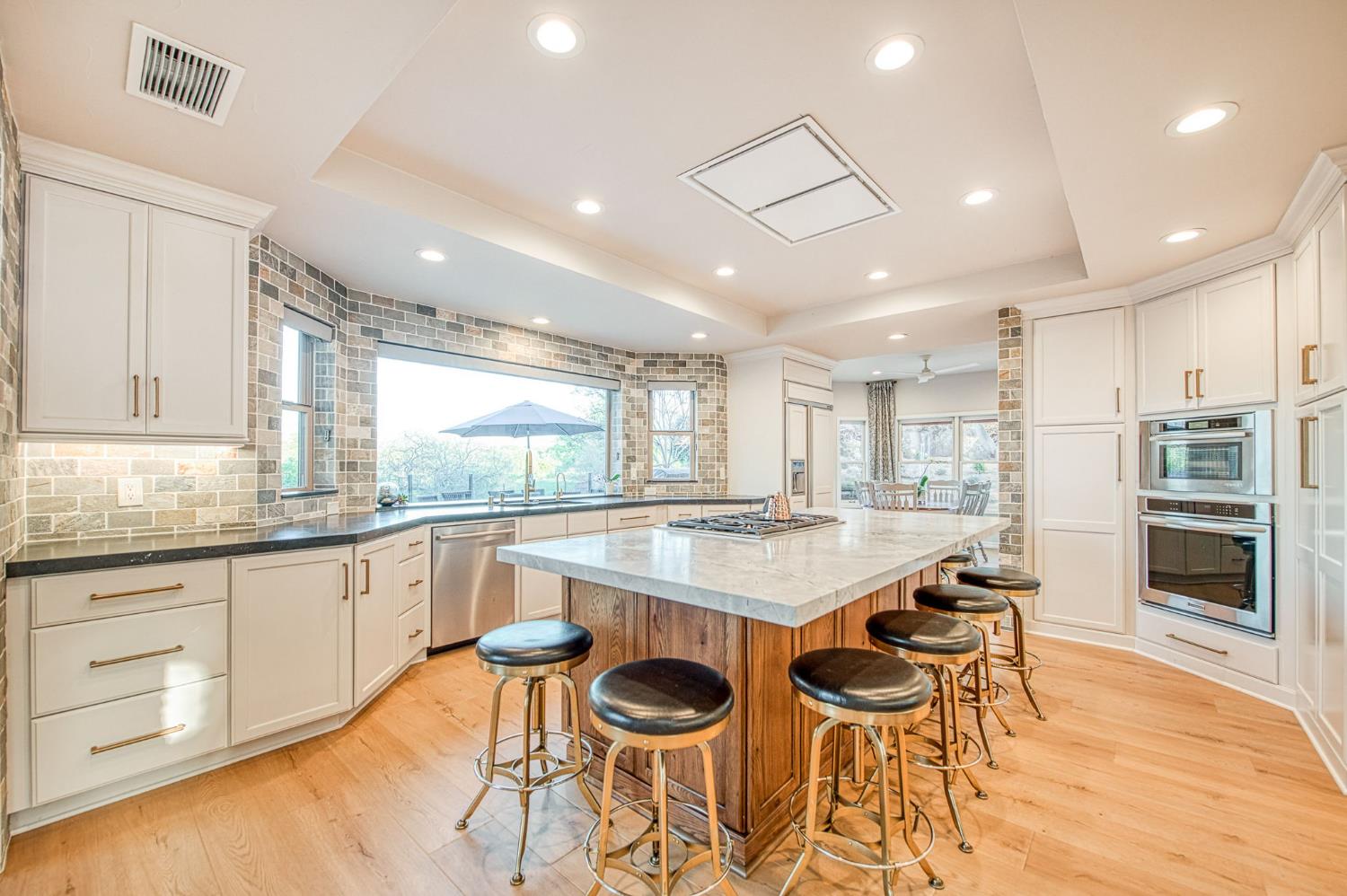 16115 Deer Path Ln, Clovis, CA 93619
