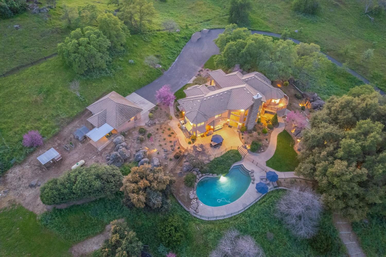16115 Deer Path Ln, Clovis, CA 93619