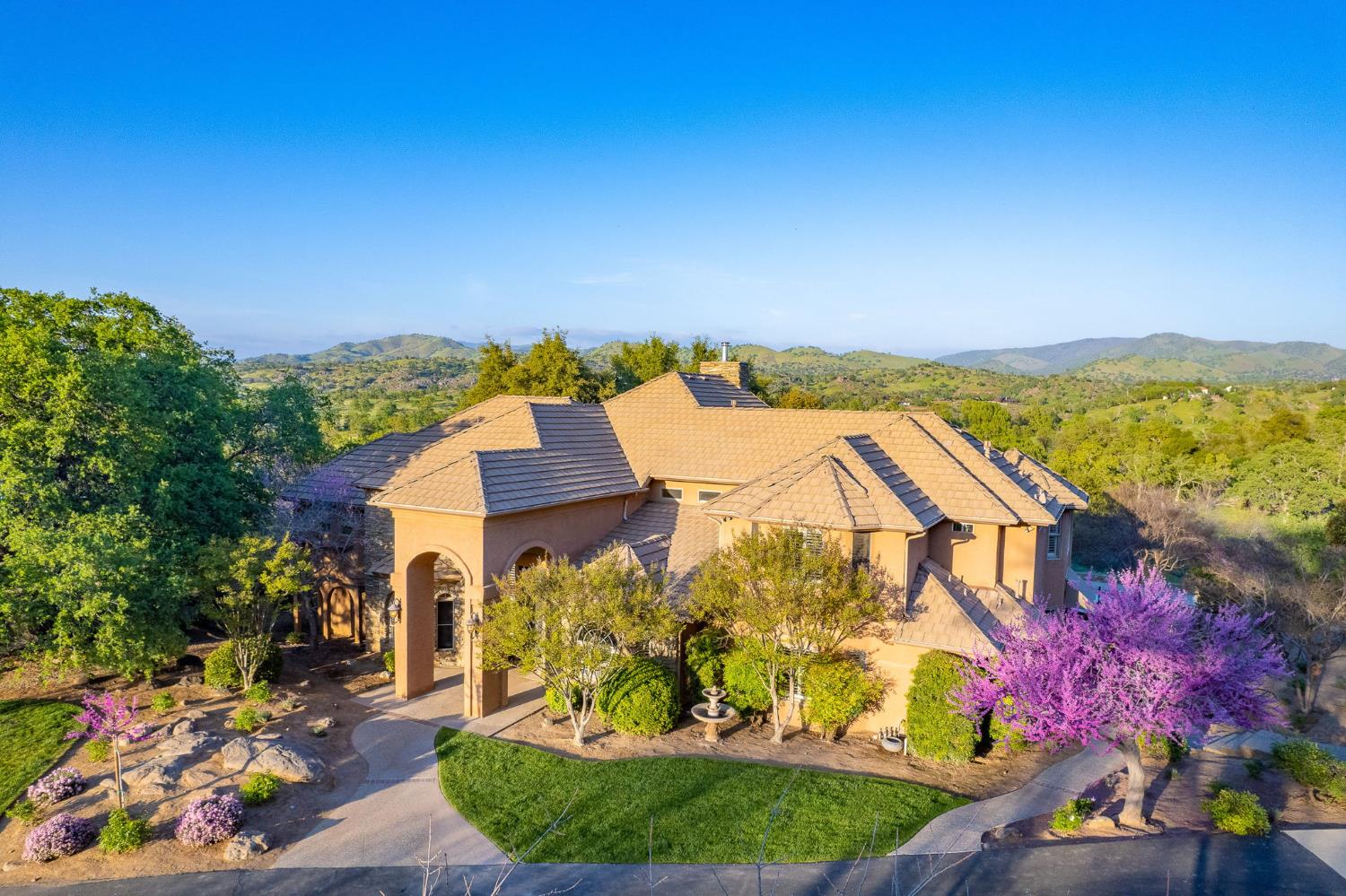 16115 Deer Path Ln, Clovis, CA 93619