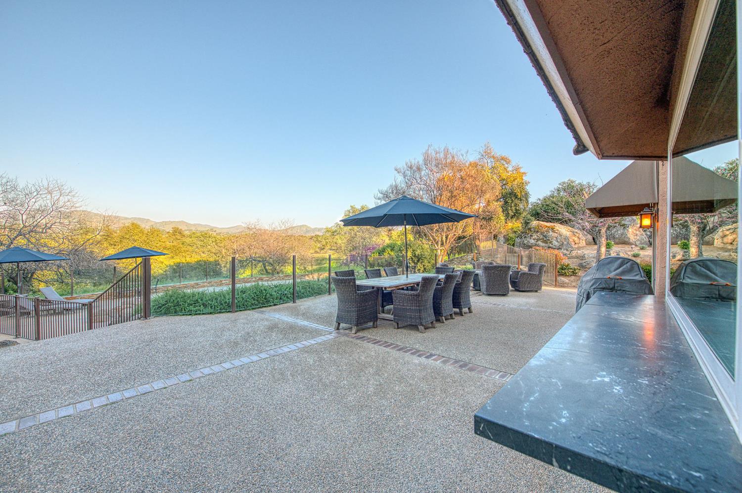 16115 Deer Path Ln, Clovis, CA 93619