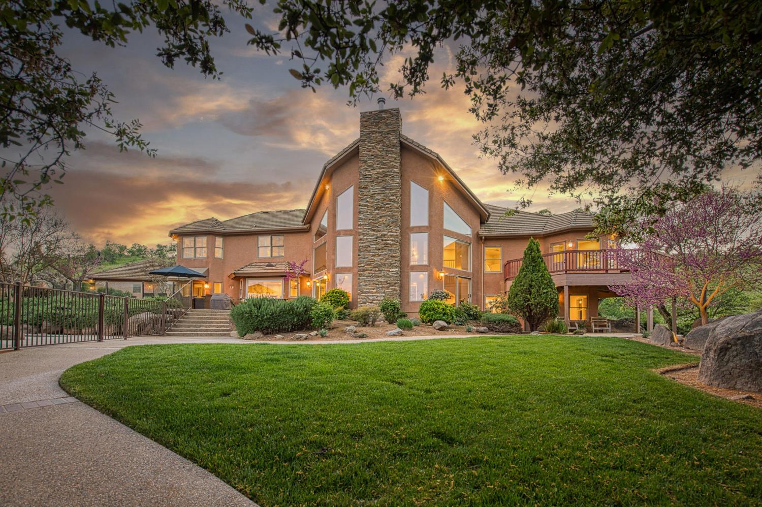 16115 Deer Path Ln, Clovis, CA 93619