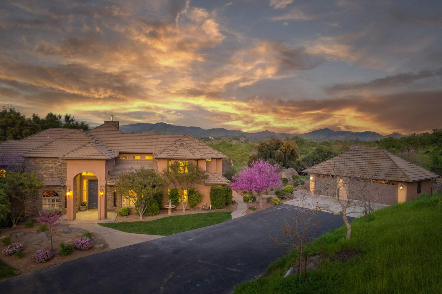 16115 Deer Path Ln, Clovis, CA 93619