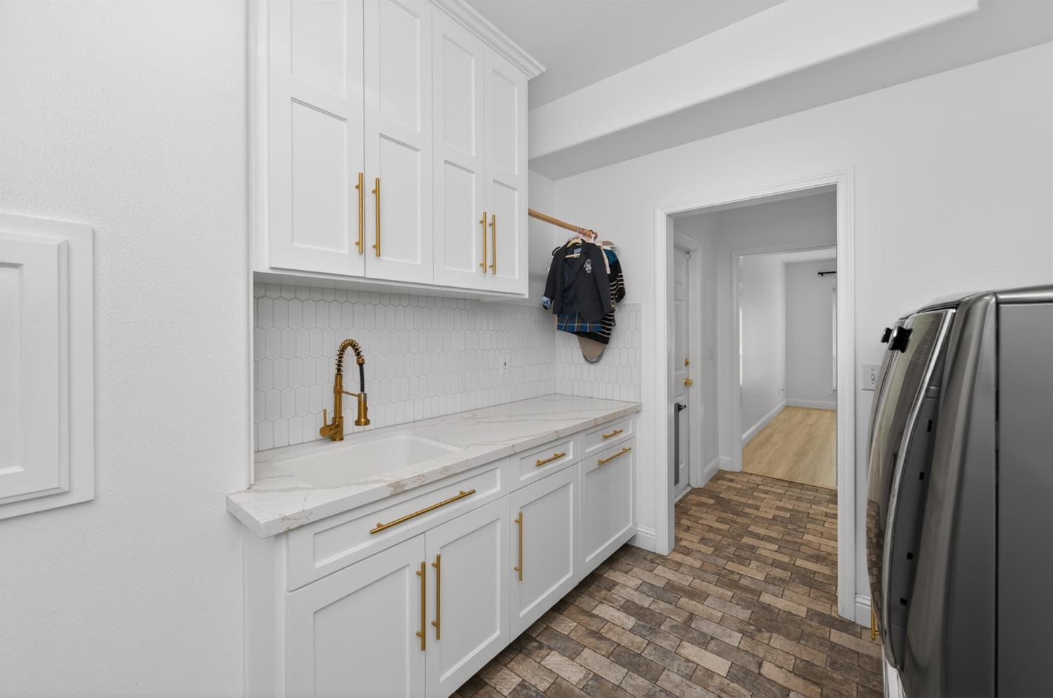 2853 Carolina Ave, Clovis, CA 93611