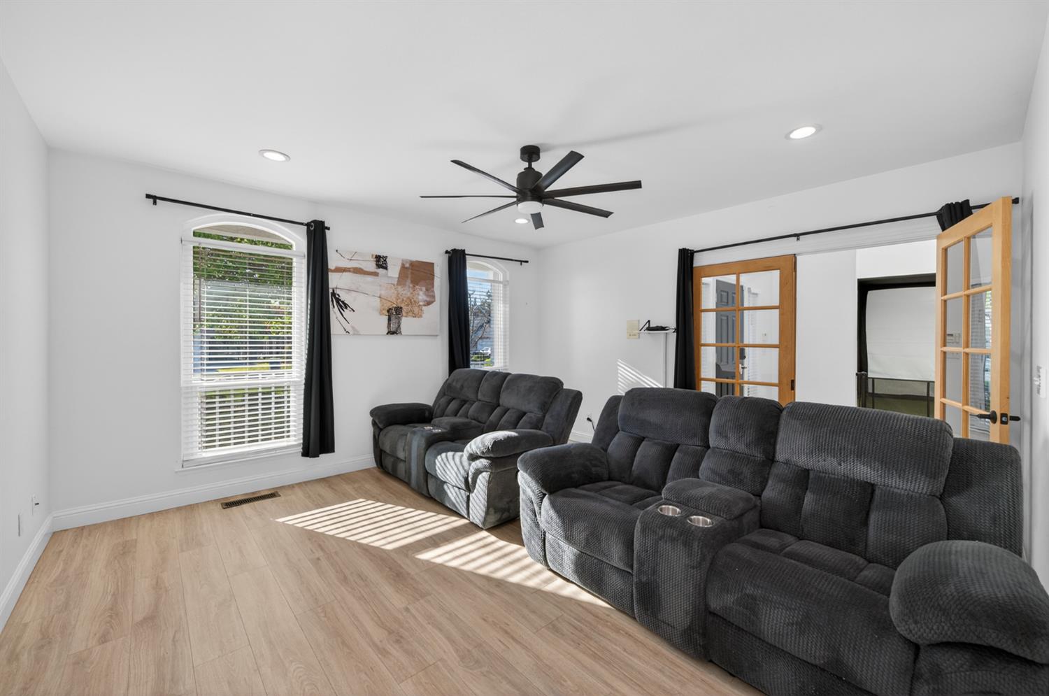 2853 Carolina Ave, Clovis, CA 93611