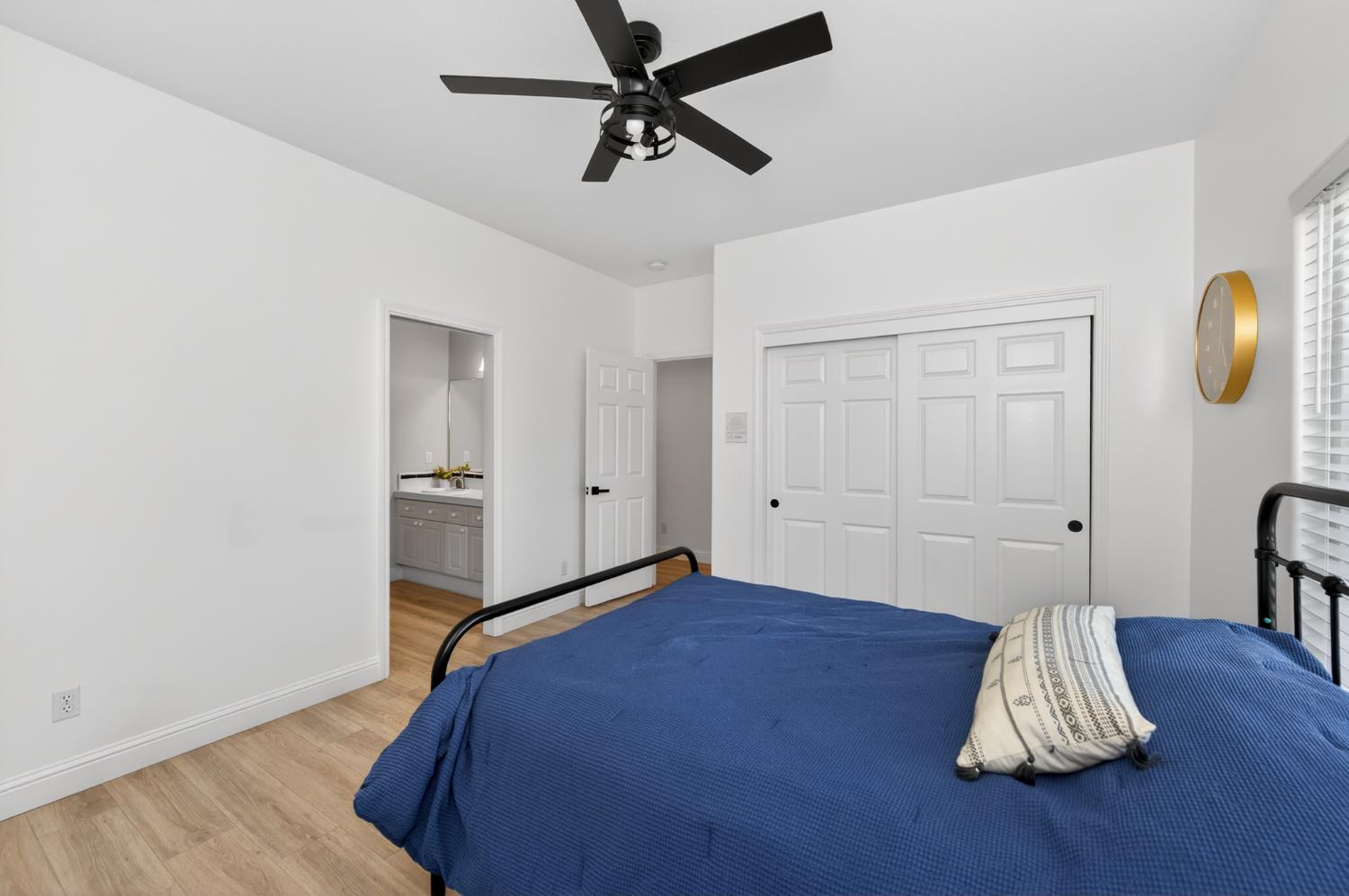 2853 Carolina Ave, Clovis, CA 93611