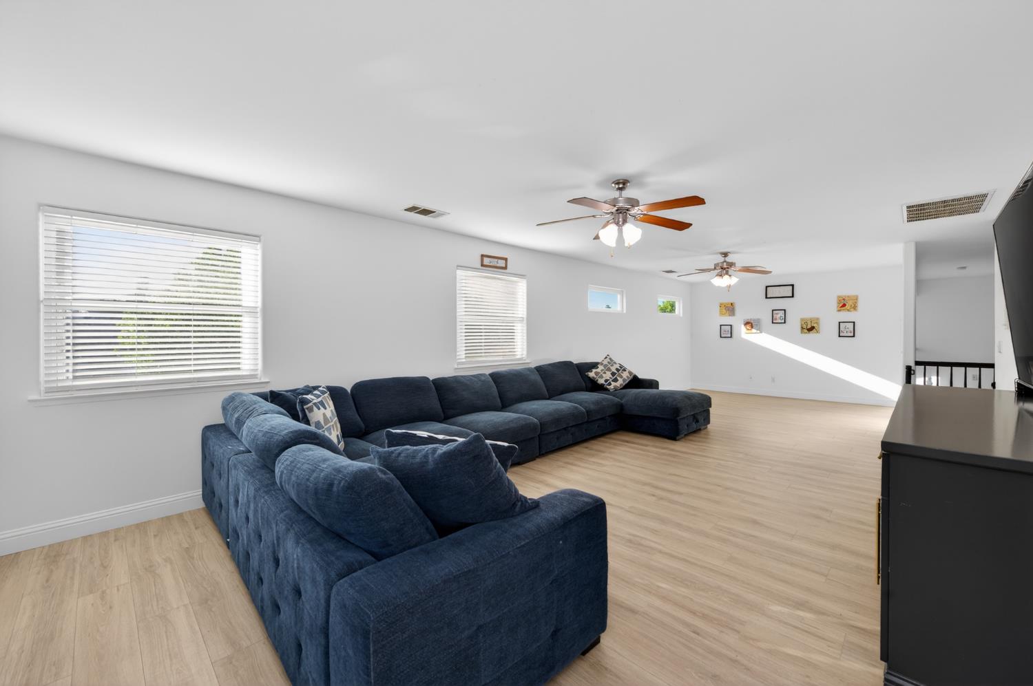 2853 Carolina Ave, Clovis, CA 93611