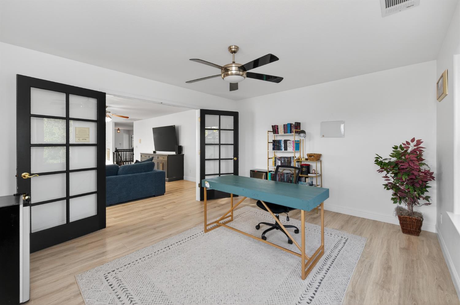 2853 Carolina Ave, Clovis, CA 93611