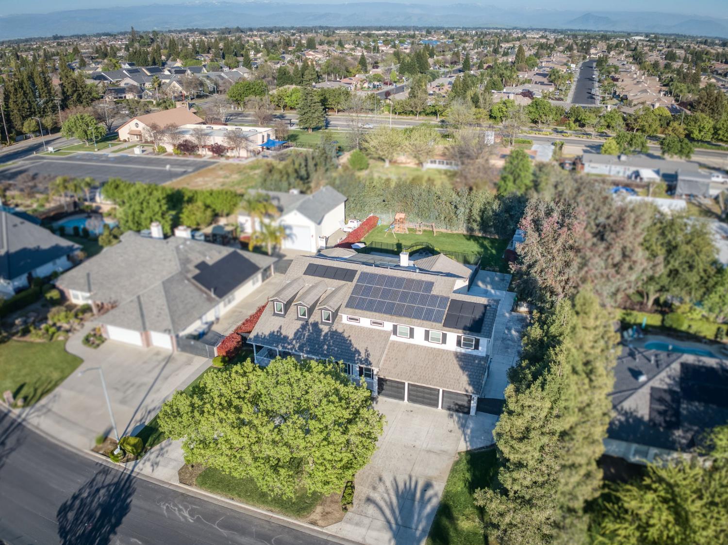 2853 Carolina Ave, Clovis, CA 93611