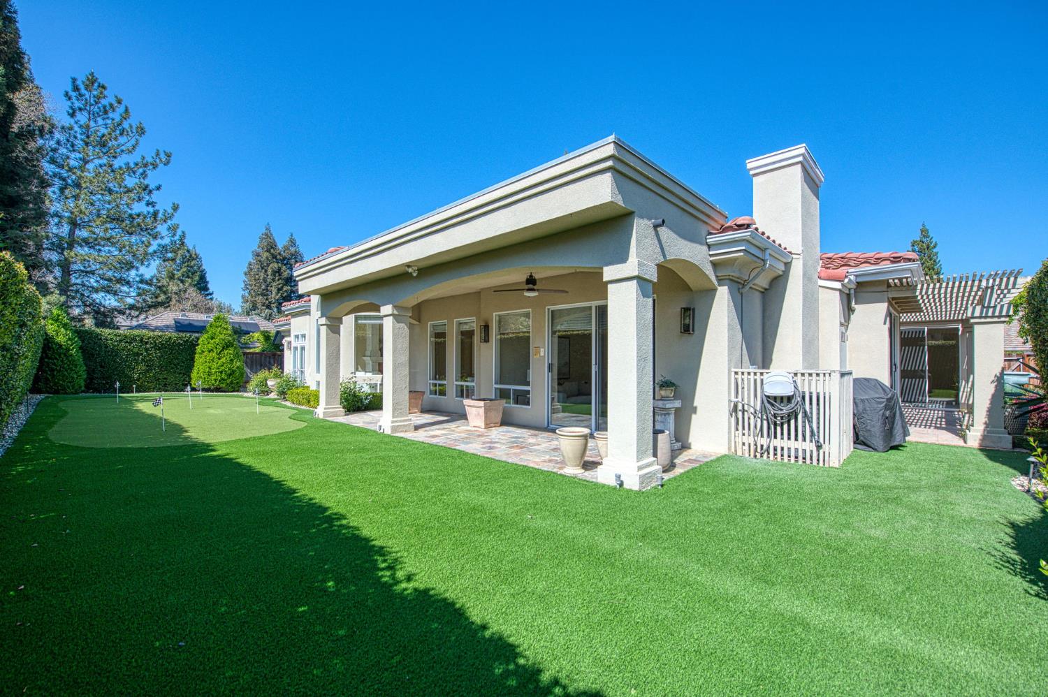 1533 E Forest Oaks Dr, Fresno, CA 93730