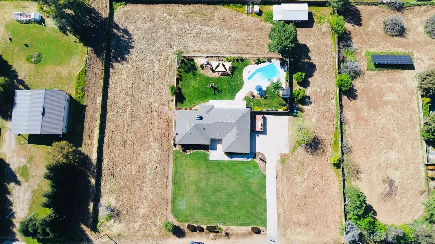 8099 E Nees Ave, Clovis, CA 93619