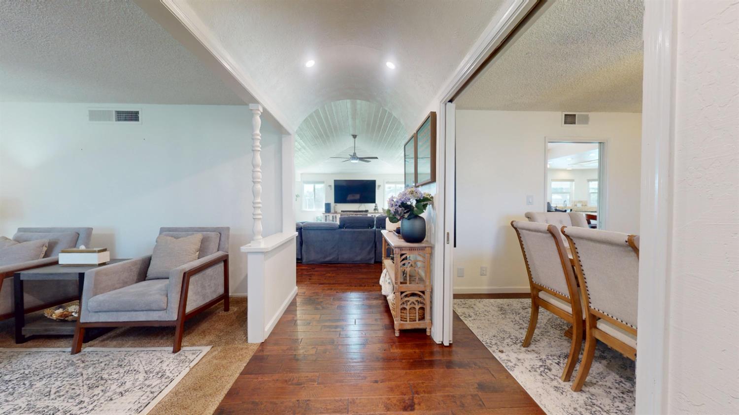 8099 E Nees Ave, Clovis, CA 93619