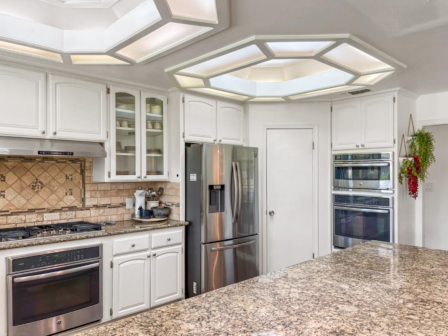 8099 E Nees Ave, Clovis, CA 93619