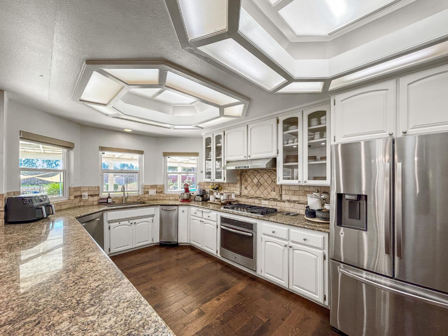 8099 E Nees Ave, Clovis, CA 93619