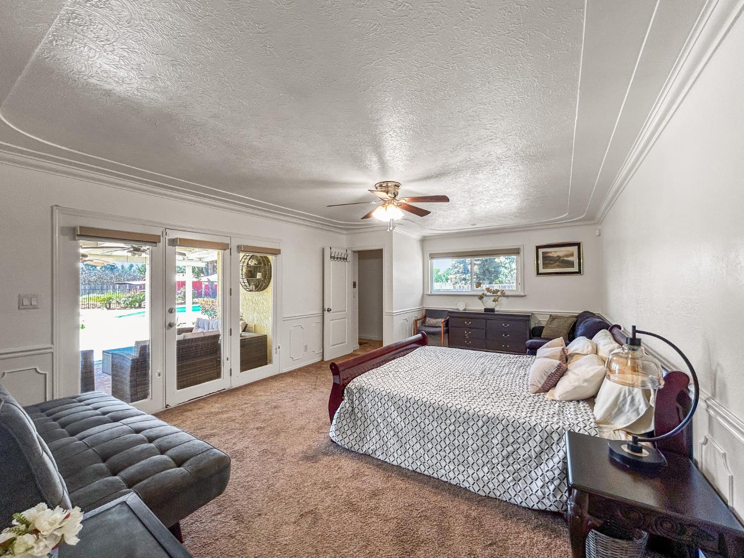 8099 E Nees Ave, Clovis, CA 93619