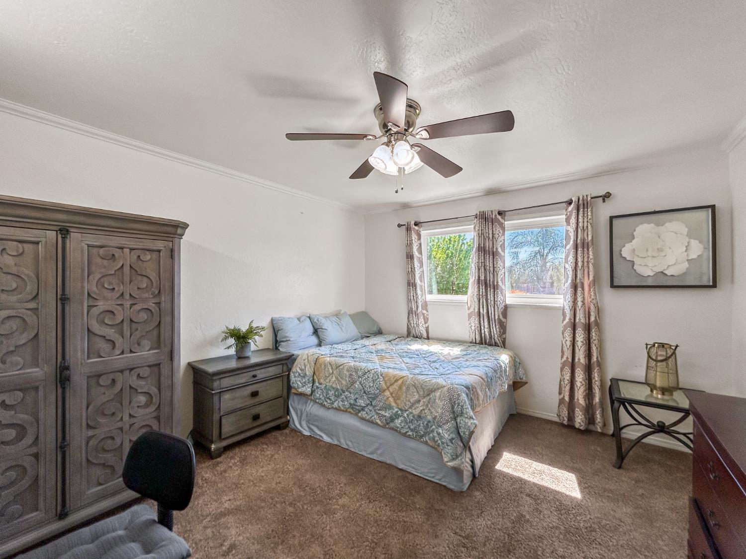 8099 E Nees Ave, Clovis, CA 93619