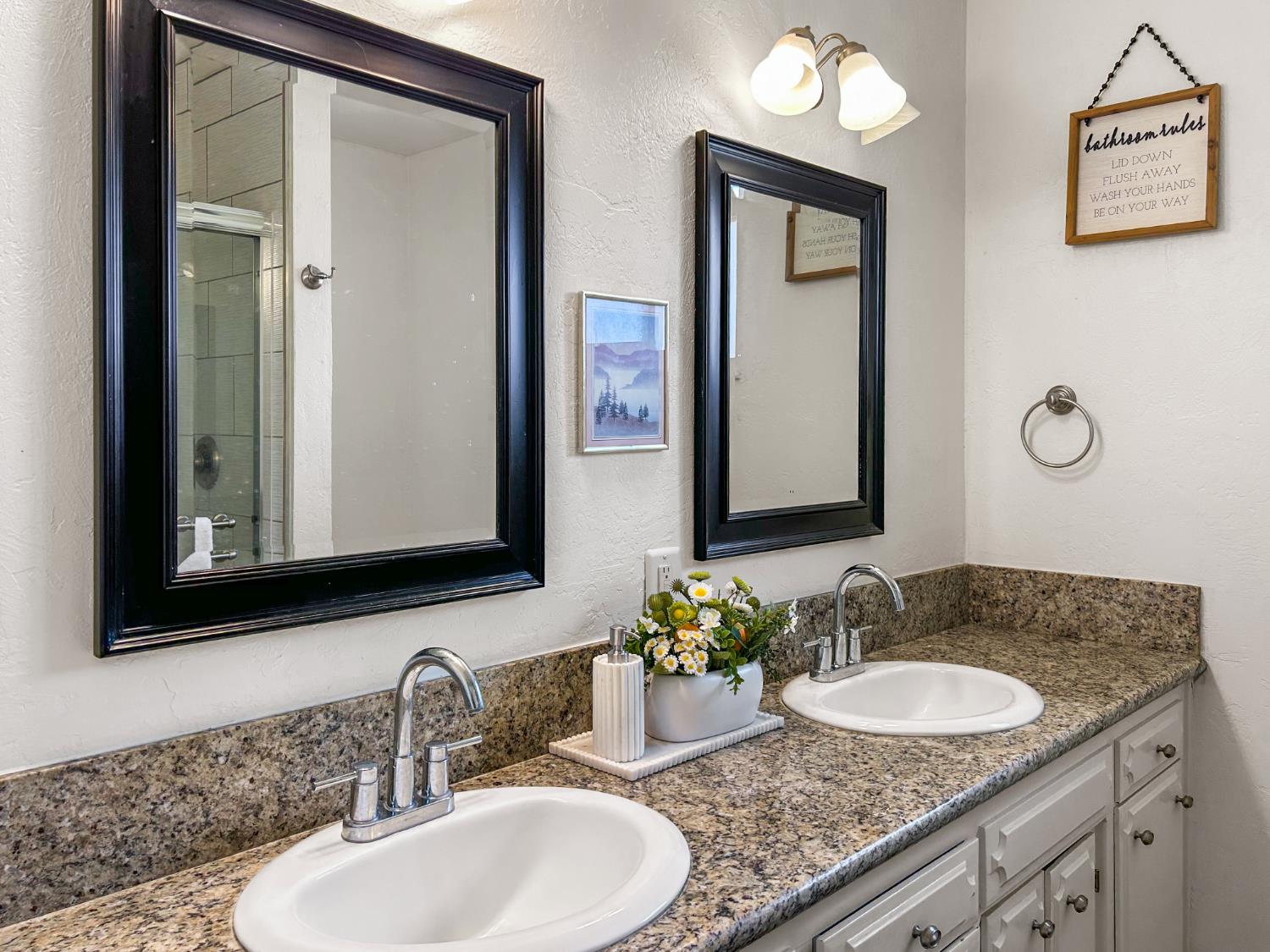 8099 E Nees Ave, Clovis, CA 93619