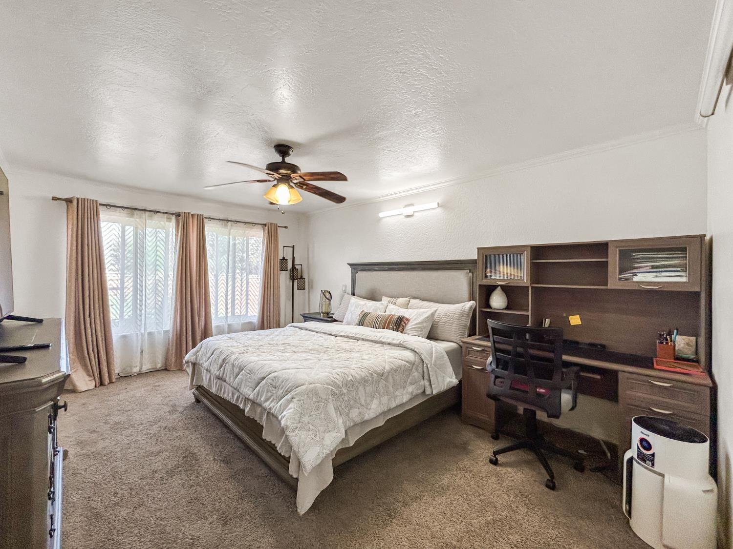 8099 E Nees Ave, Clovis, CA 93619