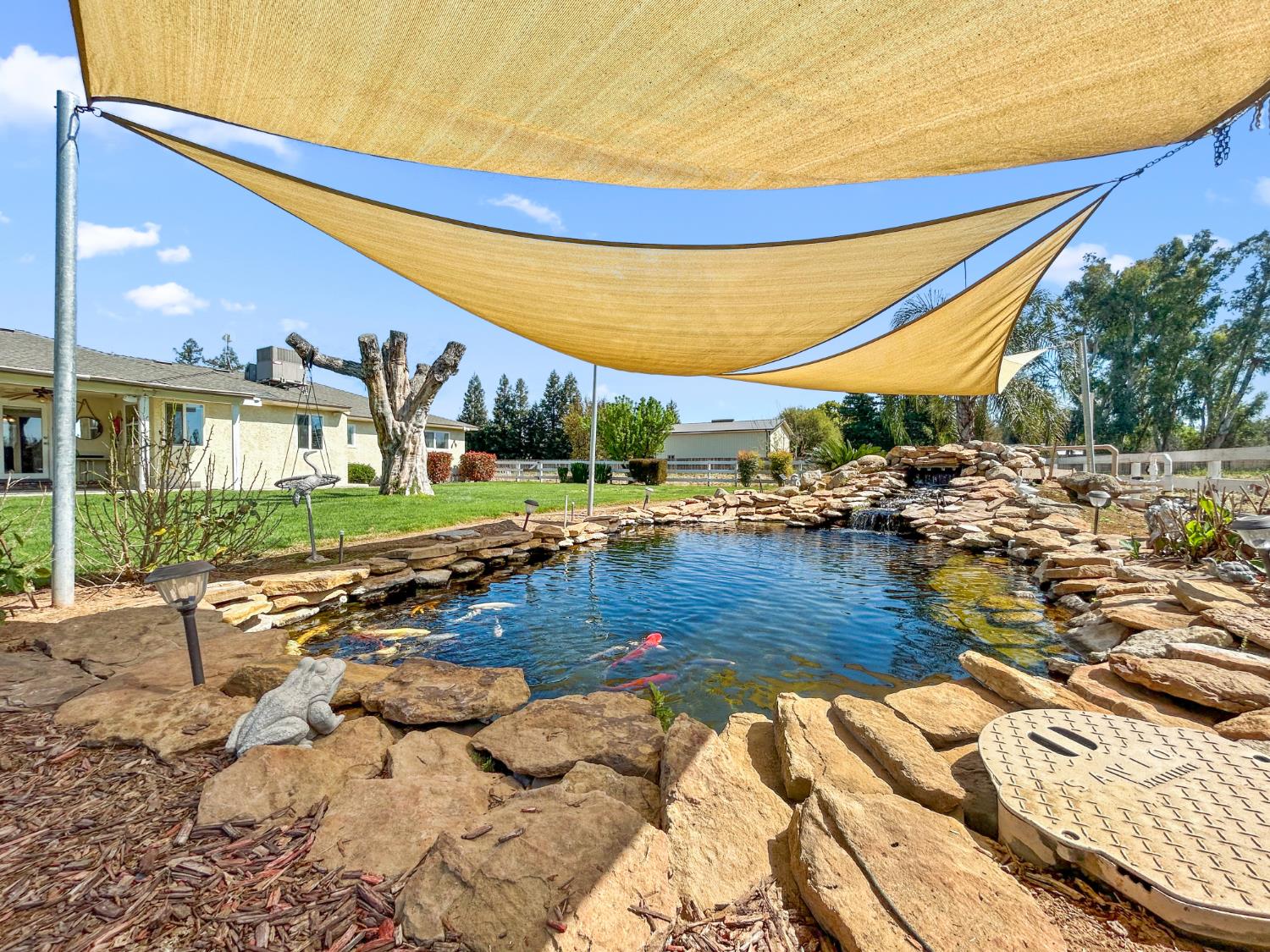 8099 E Nees Ave, Clovis, CA 93619