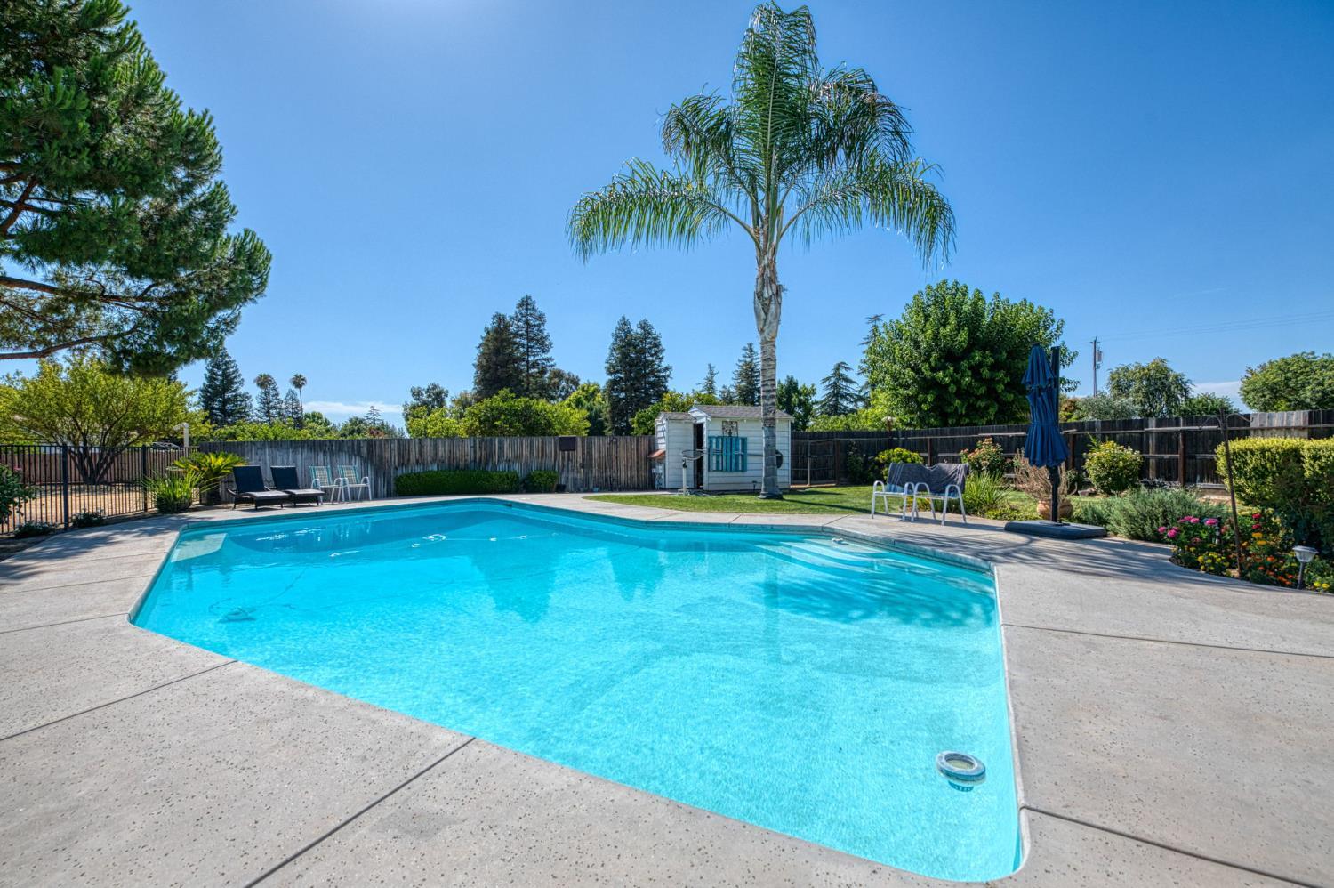 8099 E Nees Ave, Clovis, CA 93619