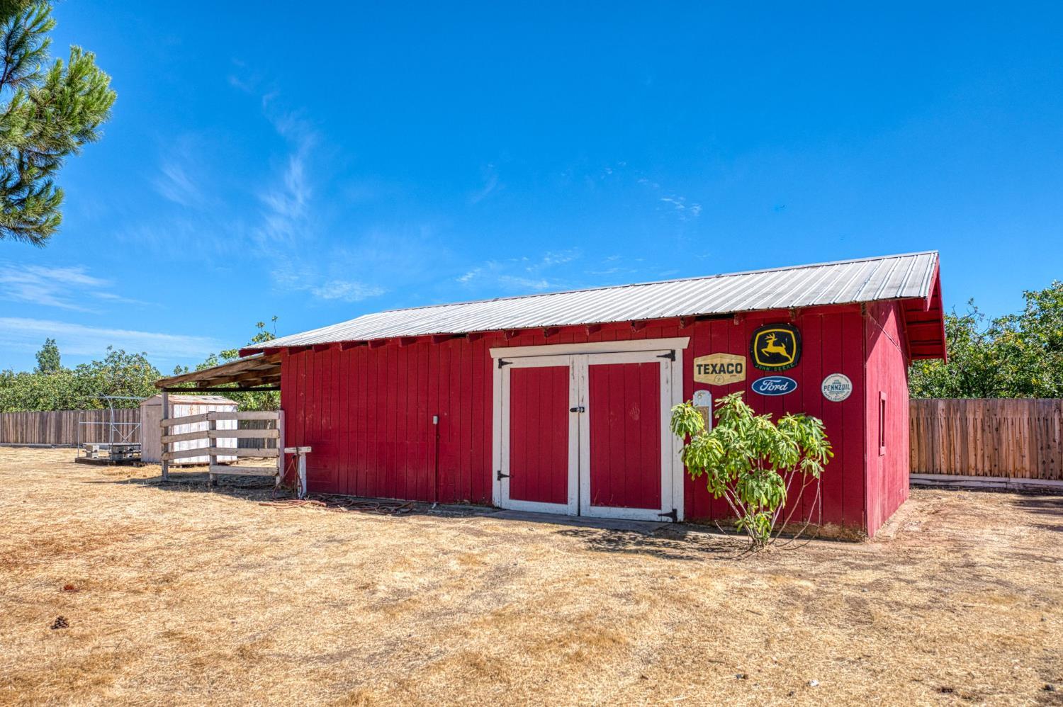 8099 E Nees Ave, Clovis, CA 93619