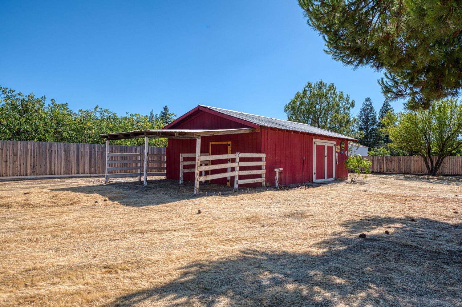 8099 E Nees Ave, Clovis, CA 93619