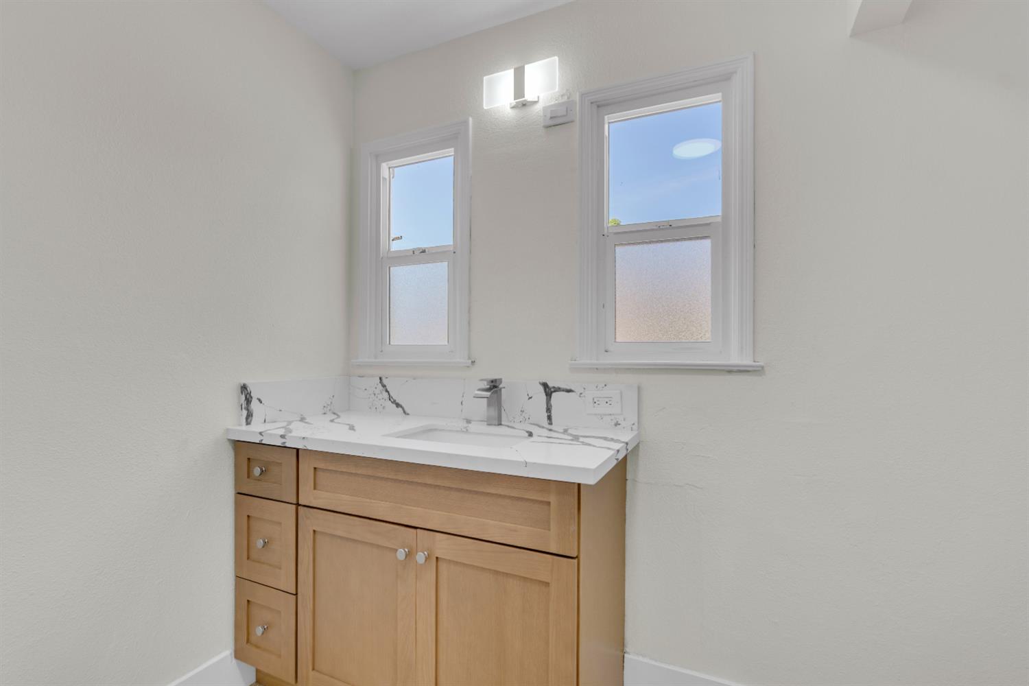 535 W Terrace Ave, Fresno, CA 93705