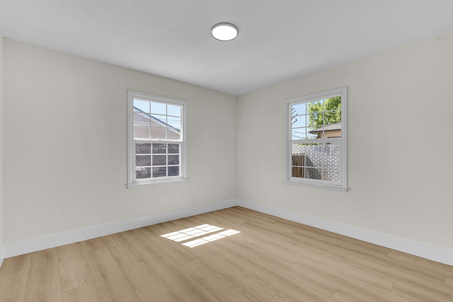 535 W Terrace Ave, Fresno, CA 93705