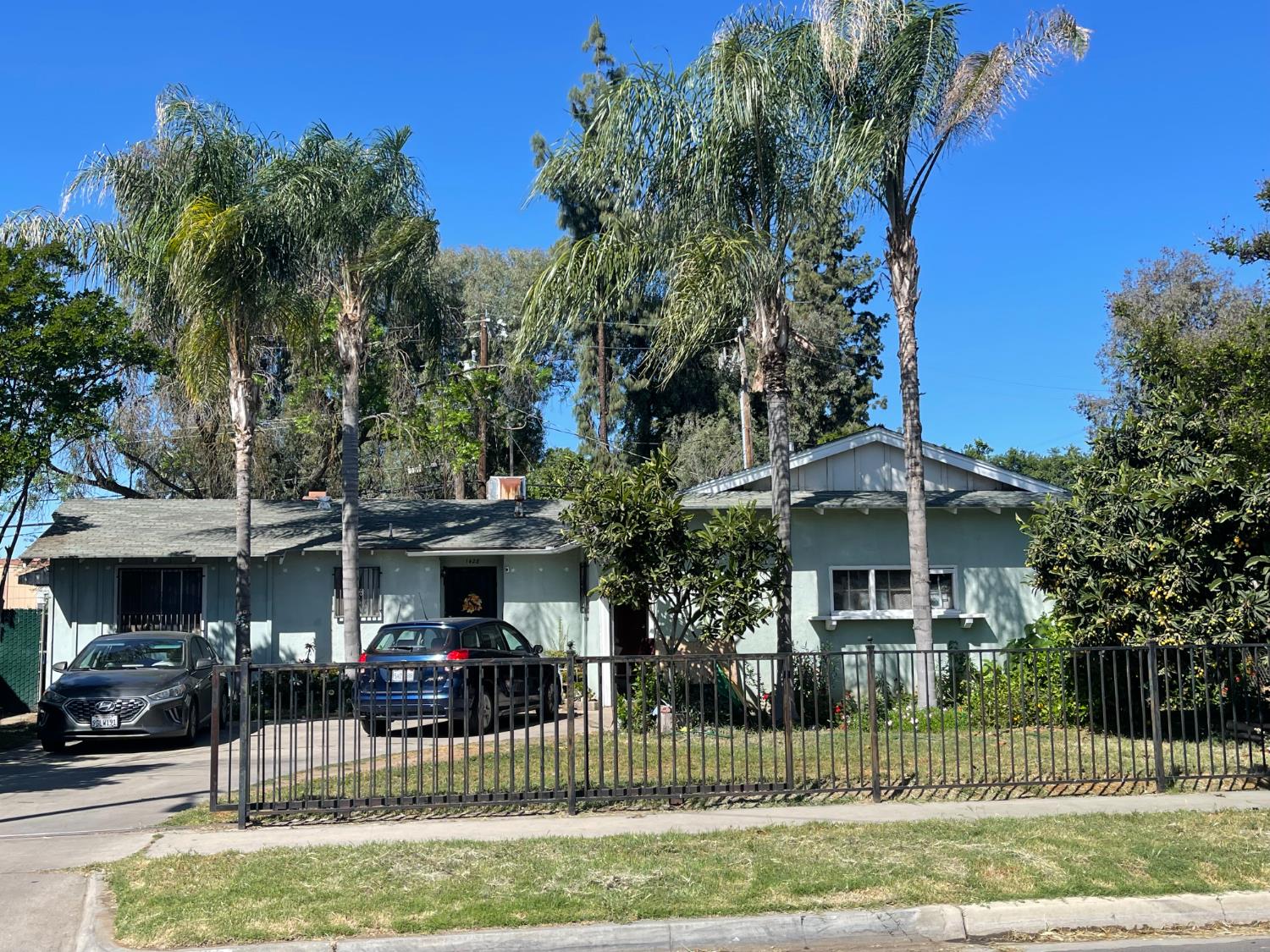1428 S Sierra Vista Ave, Fresno, CA 92702