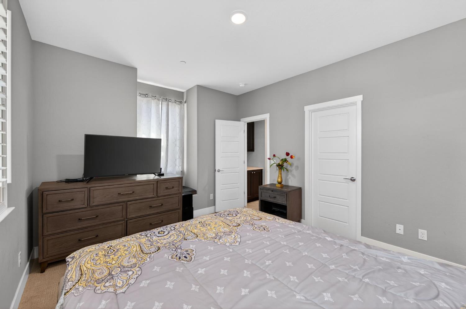 638 Mesa Dr S, Madera, CA 93636