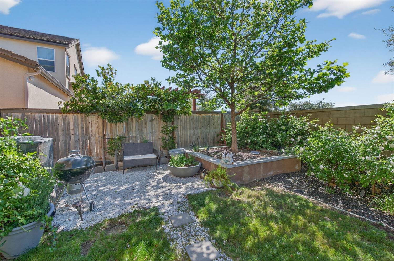 638 Mesa Dr S, Madera, CA 93636