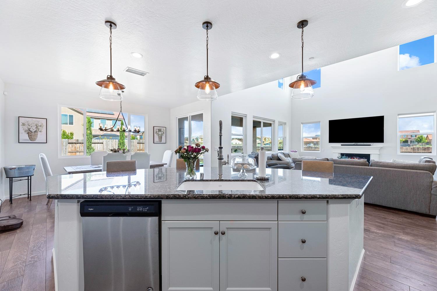 1006 La Canada Ave, Clovis, CA 93619